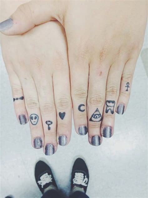 90 Tatuajes en los dedos: Pulgar, meñique, corazón y。